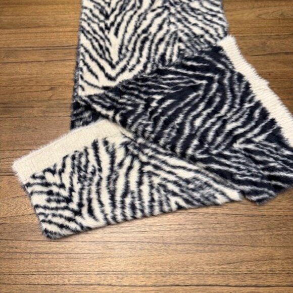 LOFT Tiger Stripe Blanket Scarf - Picture 4 of 11